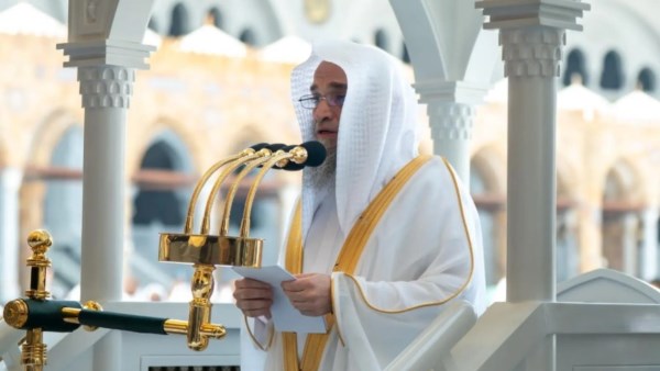 خطيب المسجد الحرام: التكفير والتفسيق والتبديع بغير حجة من مسالك الانحراف