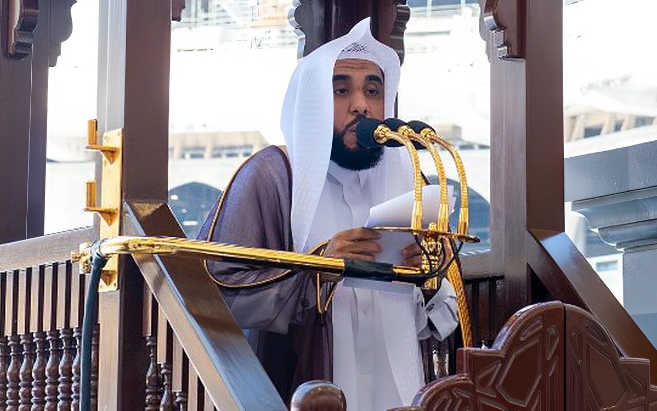 خطيب المسجد الحرام: استهداف مطار الملك خالد جريمة إرهابية وانتهاك لحرمة الأنفس