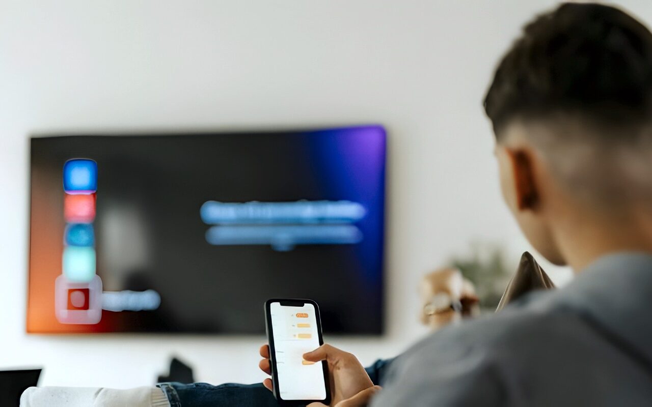 وداعاً للإعلانات المزعجة.. الذكاء الاصطناعي يطهر شاشات التلفزيون الذكية