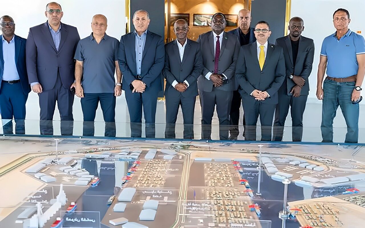 اقتصادية قناة السويس تستقبل وزير النقل التنزاني بميناء السخنة لبحث التعاون المشترك
