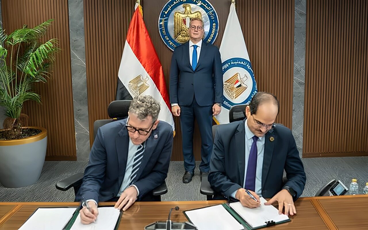 وزير البترول يشهد اتفاقية للبحث عن الزيت الخام بمنطقة لوتس البحرية بالبحر المتوسط