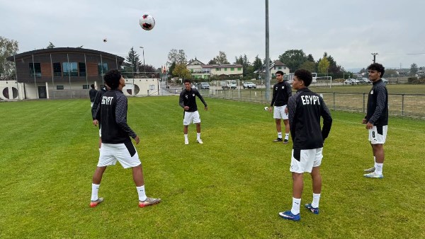 منتخب الناشئين يتدرب تحت الأمطار استعدادا لمواجهة كندا في كأس الصداقة