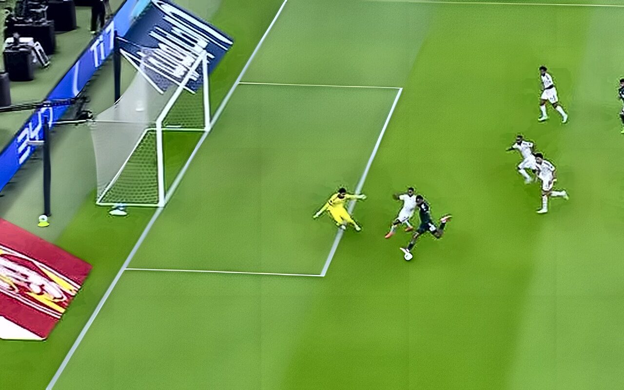 شوط أول سلبي بين السعودية وقطر في نصف نهائي كأس خليجي 27