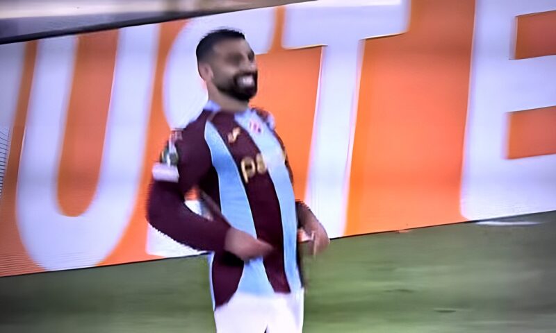النجيل الصناعي يفجر الجدل حول محمد صلاح.. غادر معسكر منتخب مصر بسببه وظهر أساسيًا مع طرابزون سبور
