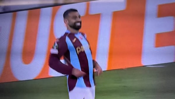 النجيل الصناعي يفجر الجدل حول محمد صلاح.. غادر معسكر منتخب مصر بسببه وظهر أساسيًا مع طرابزون سبور