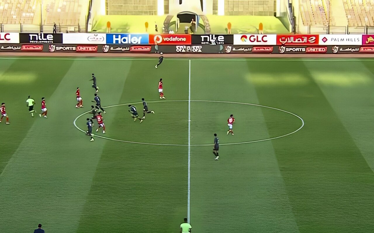 الشوط الأول.. الأهلي يتقدم بهدف نظيف على مودرن سبورت بالدوري