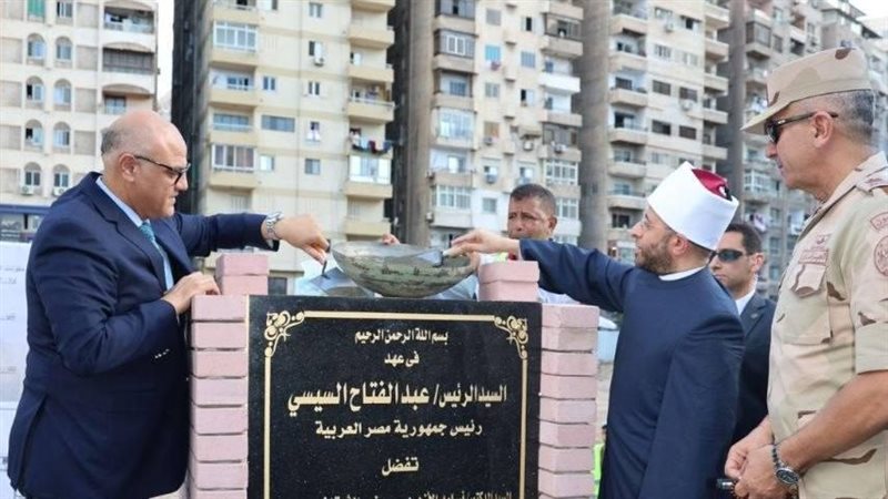 وزير الأوقاف ومحافظ الإسكندرية يضعون حجر الأساس للمسجد الجامع بسموحة