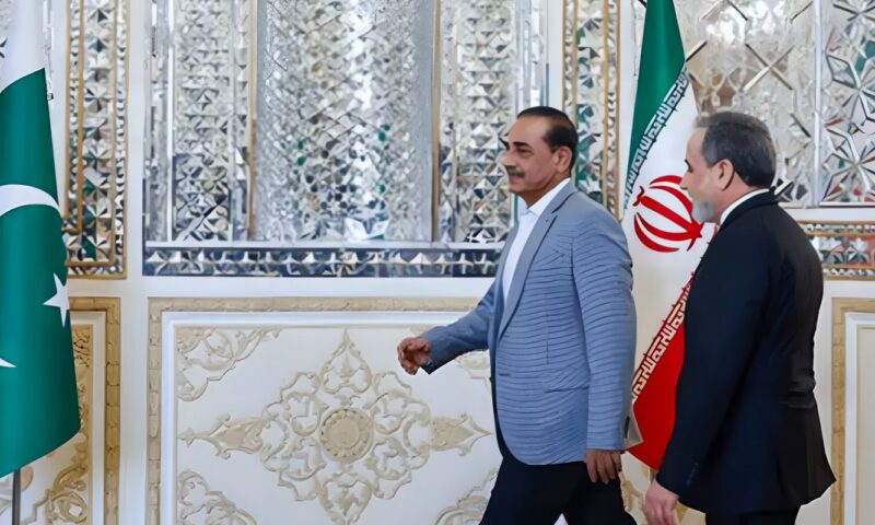 وكالة فارس: زيارة مفاجئة لقائد الجيش الباكستاني إلى طهران