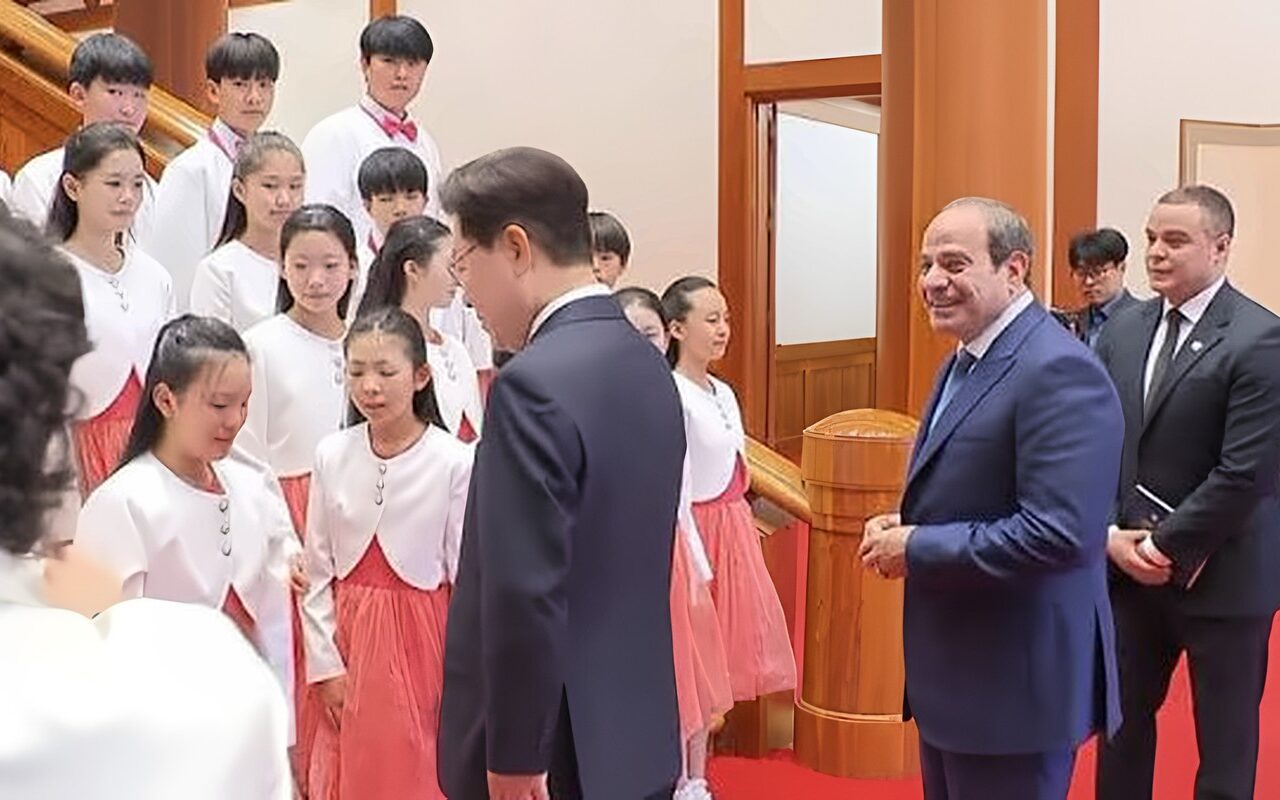 خطفوا الأنظار في حفل استقبال الرئيس السيسي.. معلومات عن كورال أطفال جونبو الكوري