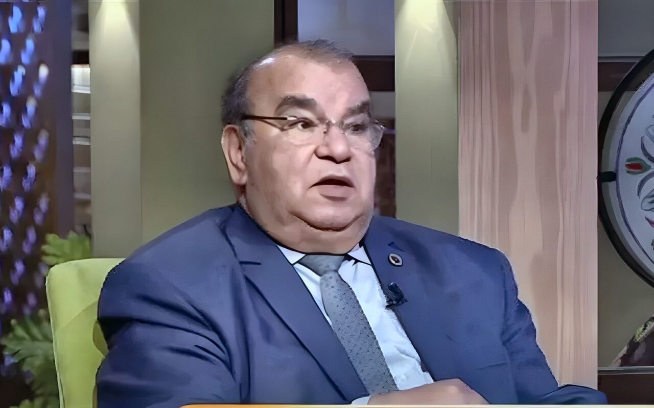 رفعت فياض يكتب:  لا تراجع عن تدريس العربي والتاريخ بالمدارس الدولية.. والدولة حسمت قضية مواد الهوية
