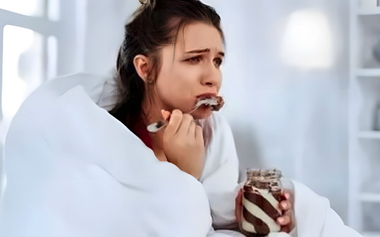 قبل ما تاكلي الحلويات مع المضاد الحيوي.. دراسة تحذر