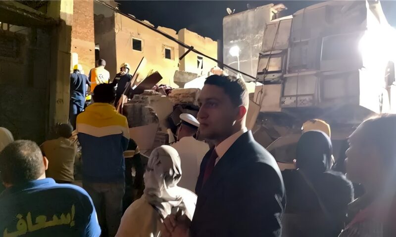 النيابة العامة تعاين عقار أبو سليمان المنهار بالإسكندرية لكشف ملابسات الحادث
