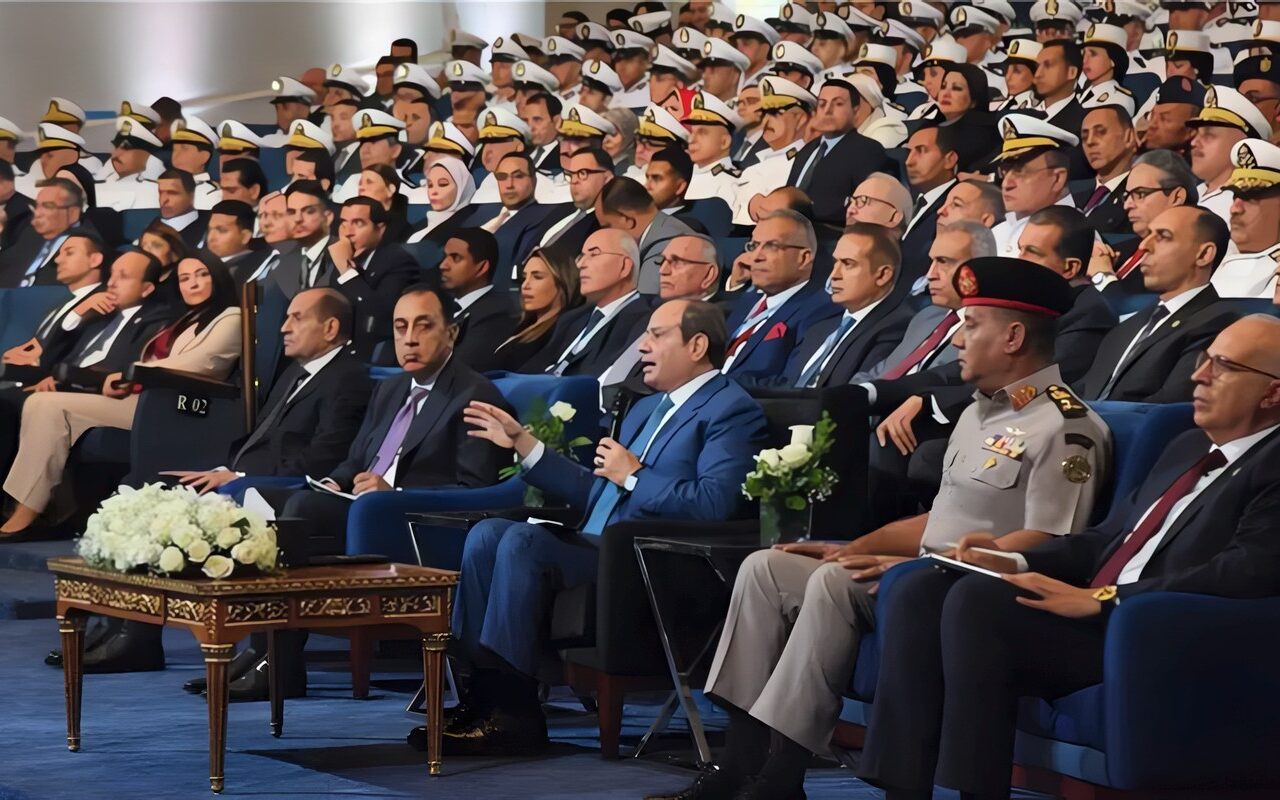 السيسي: خططنا لإقامة بنية أساسية شاملة للطاقة في مصر وتشييد محطات وشبكات توزيع