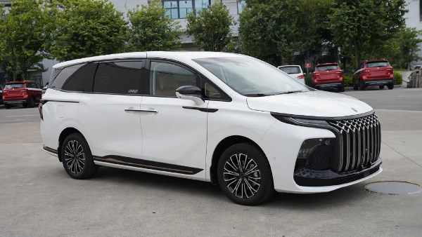 فورثنج V9 2026.. مقصورة عائلية وبتقنيات HEV الهجينة