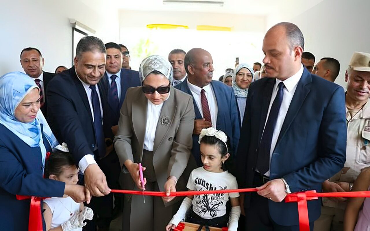 بتكلفة 40.7 مليون جنيه، محافظ الوادي الجديد تفتتح مدرستين بالخارجة
