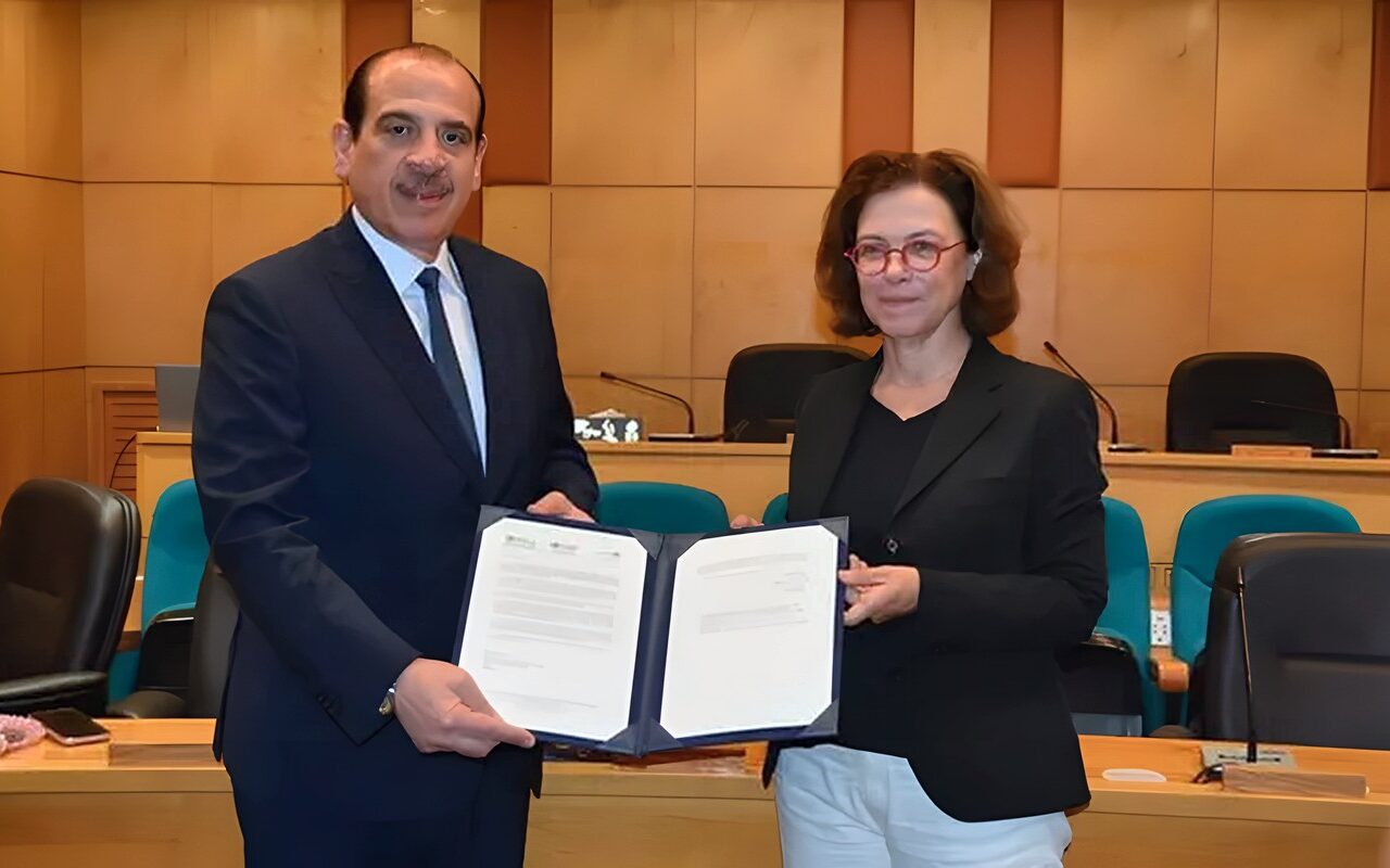 «الصحة» تتسلم شهادة اعتماد برنامج التدريب الميداني للوبائيات كأول مركز متعاون مع الصحة العالمية