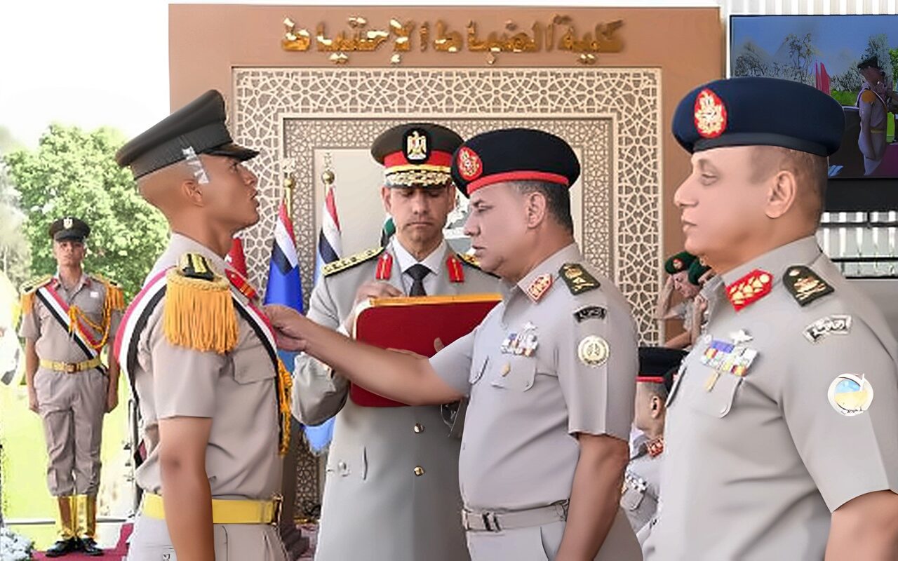 وزير الدفاع يشهد حفل تخرج الدفعة 170 من كلية الضباط الاحتياط.. فيديو وصور