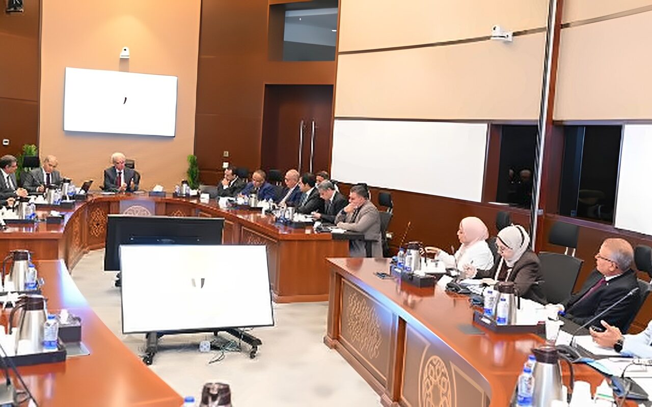 نائب رئيس الوزراء يعقد اجتماعا موسعا لمتابعة جهود إعادة هيكلة الهيئات الاقتصادية