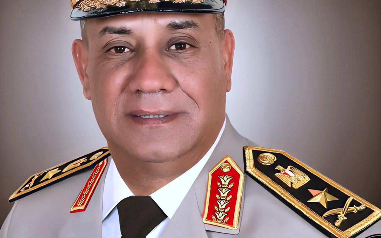 وزير الدفاع يشهد إجراءات تفتيش الحرب لأحد تشكيلات المنطقة الشمالية العسكرية.. فيديو وصور