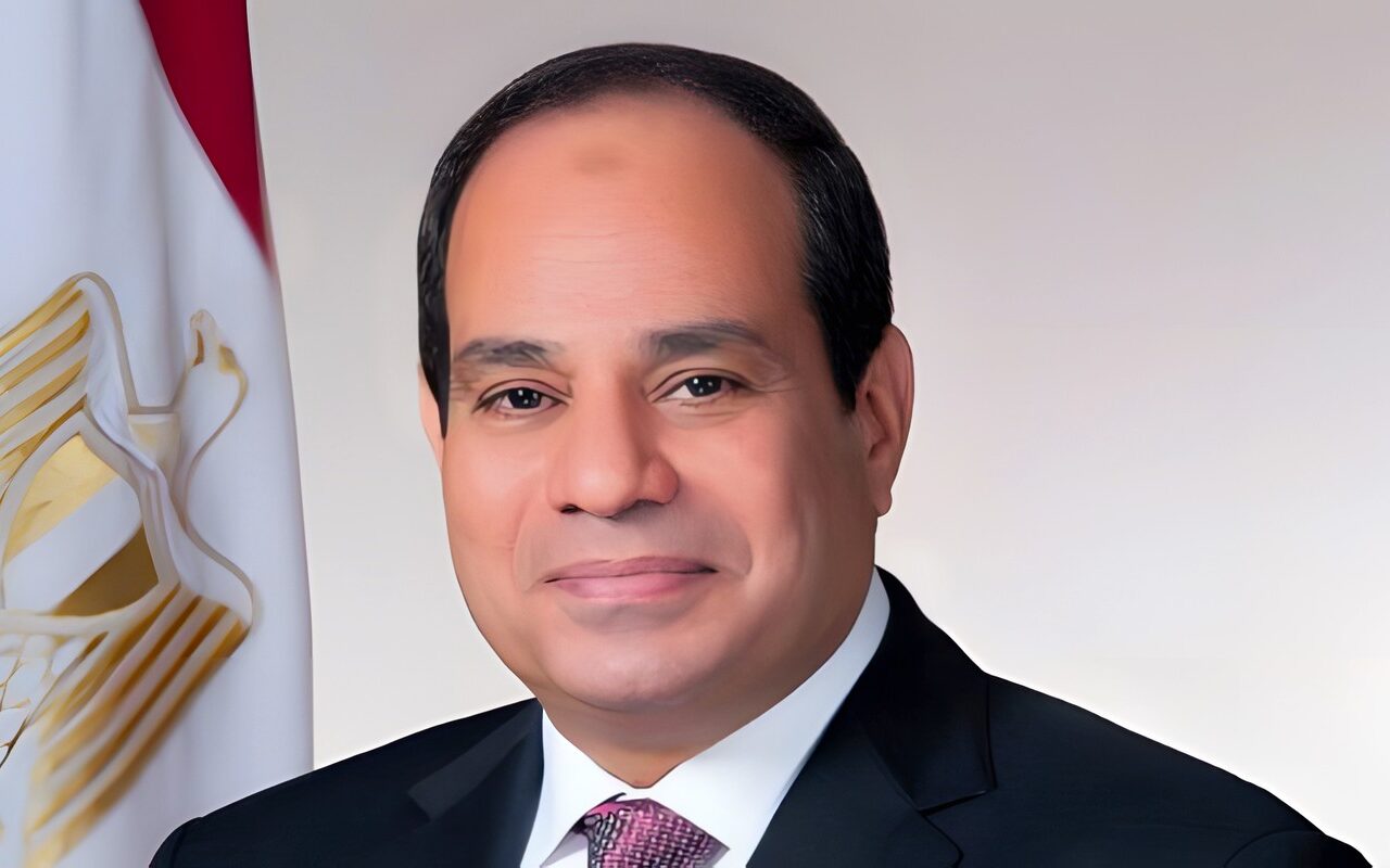 الرئيس السيسي يجتمع برئيس الحكومة ووزيري الكهرباء والمالية