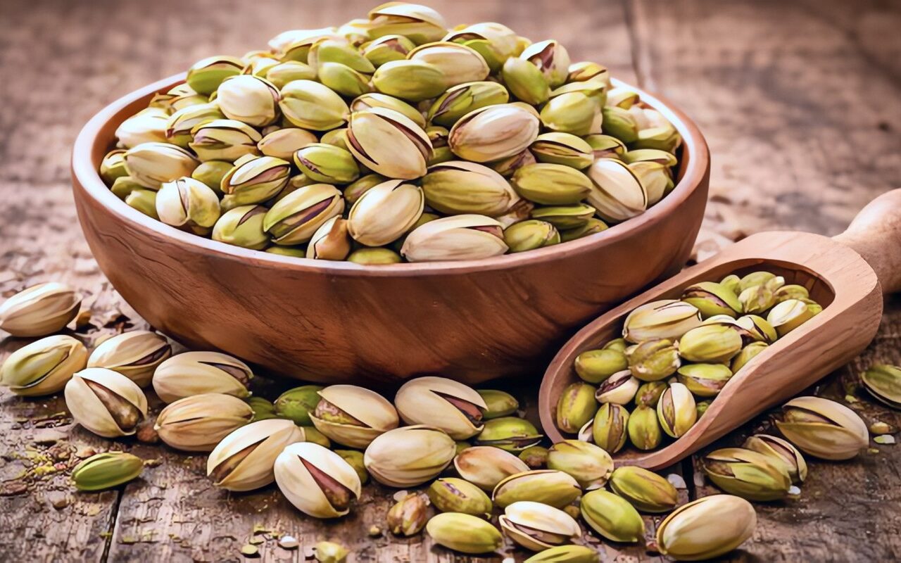 الفستق الحلبي.. مكسرات صغيرة تدعم صحة القلب وتساعد على الشعور بالشبع