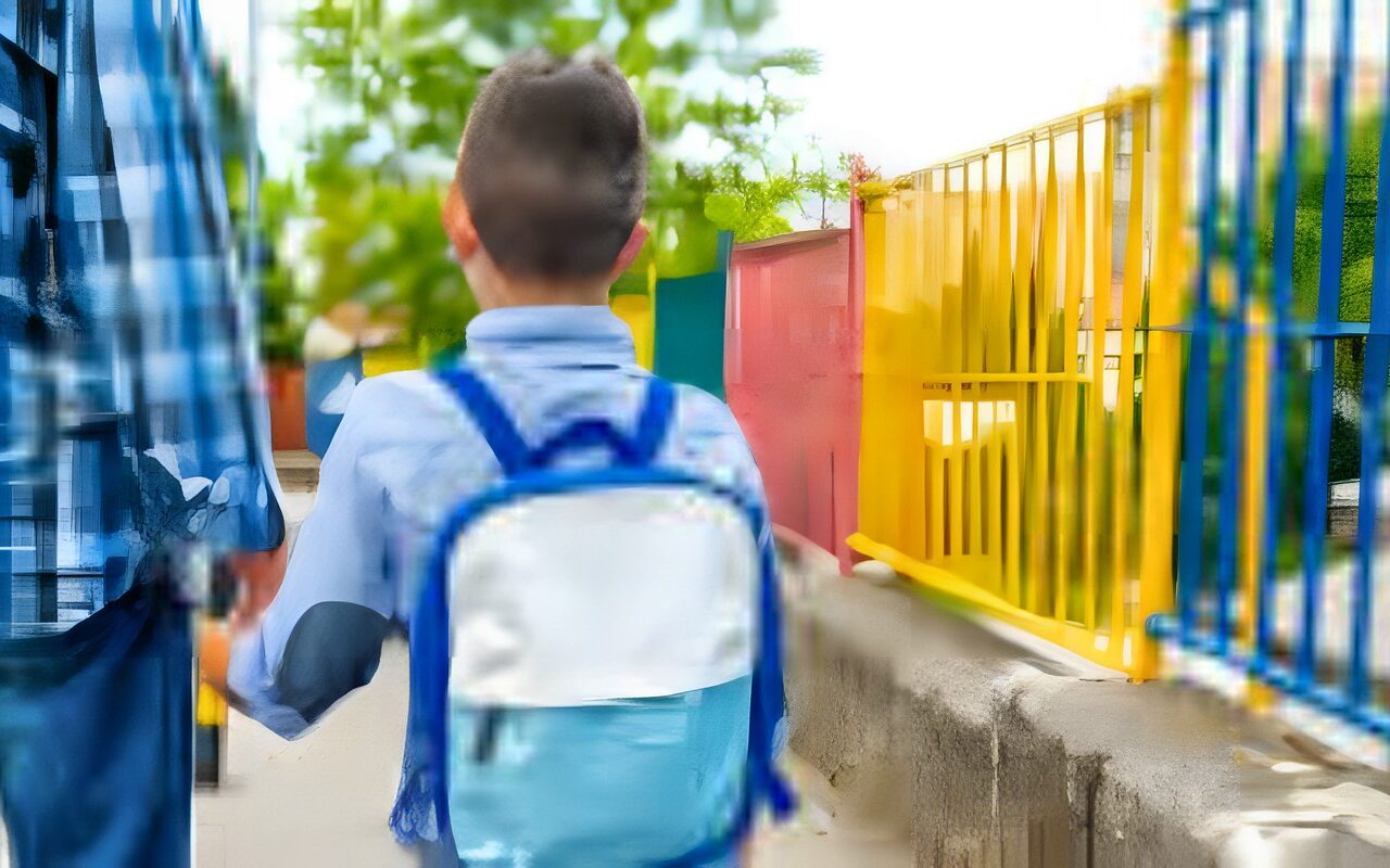 تحصين الأطفال عند الذهاب للمدرسة.. النبي رقى أحفاده بـ12 كلمة