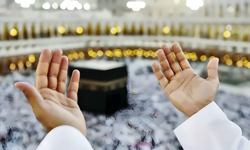 الأزهر للفتوى يقدم دليل العمرة لزوار بيت الله الحرام