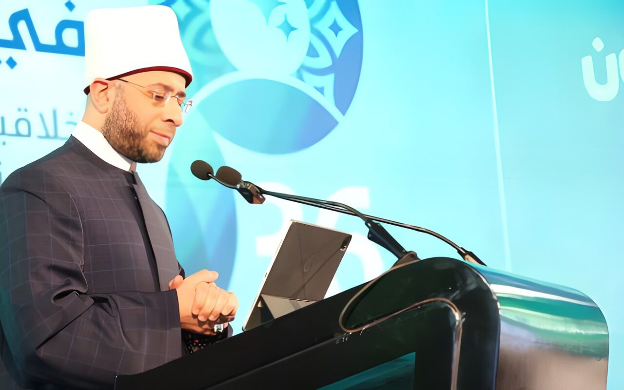 وزير الأوقاف يهنئ أيمن عبد الغني بتجديد تكليفه بتسيير أعمال وكيل الأزهر