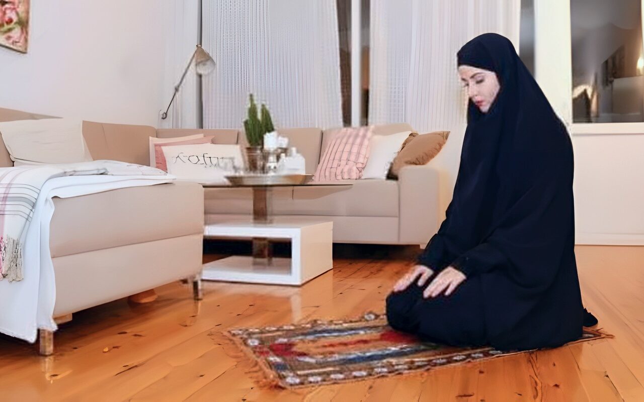 دار الإفتاء توضح حكم قول “سيدنا محمد” في التشهد الأخير