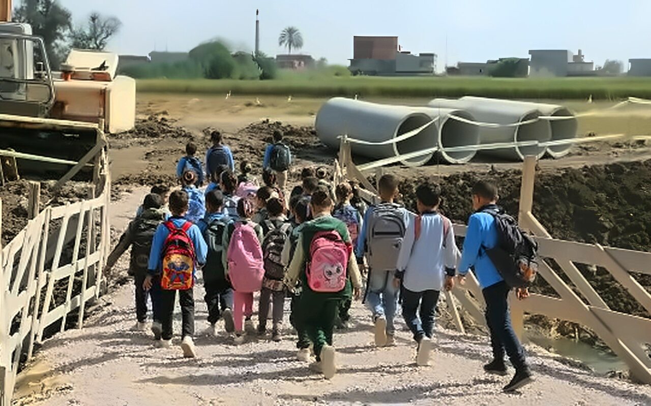 ماسورة صرف للعبور.. تحرك عاجل من وزارة الري لتأمين مسار طلاب بالبحيرة