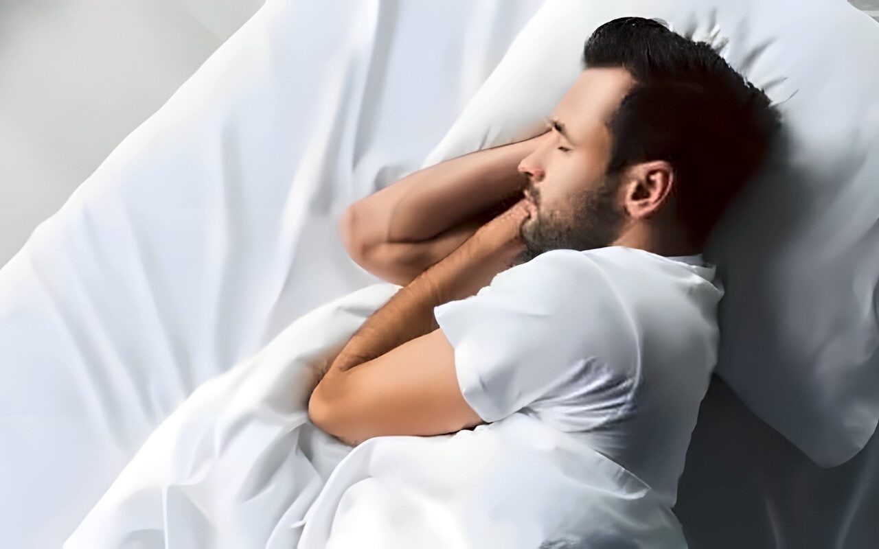 حكم النوم قبل دخول وقت الفرائض وهل يكره عند الفجر؟