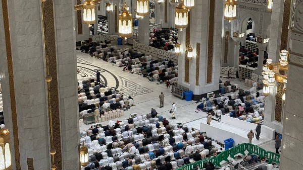 بث مباشر.. شعائر صلاة الجمعة من الحرمين الشريفين