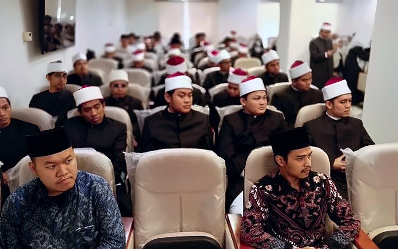 تنمية المهارات الدعوية.. أكاديمية الأزهر العالمية تختتم دورة خريجي إندونيسيا.. صور