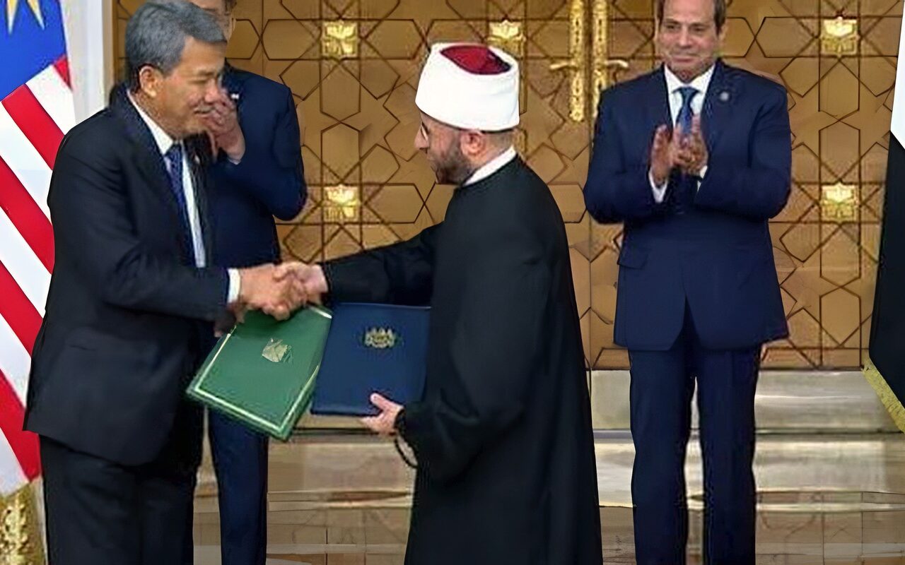 بعد كلمة رئيس وزرائها عن مصر والأزهر.. وزير الأوقاف: لماليزيا وأهلها مكانة عزيزة في قلبي.. صور