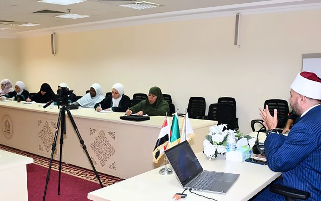 دورة «مهارات الوعظ الديني للواعظات» تناقش تطوير الأداء الدعوي وفقه النساء وضوابط الفتوى وأثر اللغة العربية في الإرشاد