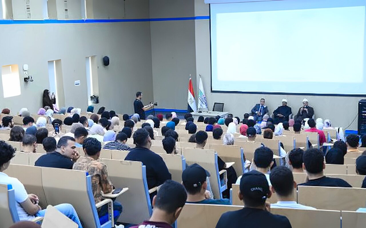 أمين البحوث الإسلامية لطلاب جامعة الجلالة: الوعي الديني يحمي المجتمع من الانحراف والفوضى.. صور