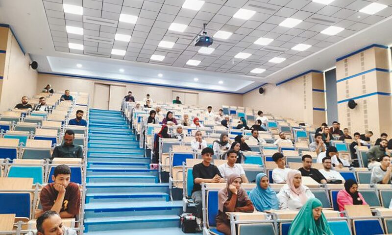 عباس شومان يشرح لطلاب جامعة الجلالة أبرز سمات التشريع الإسلامي.. صور