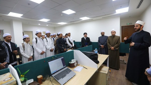 طلاب تايلاند يتعرفون على آليات العمل داخل إدارات الفتوى بدار الإفتاء