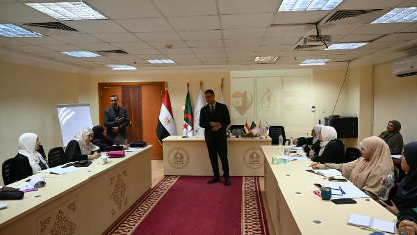 دورة لواعظات الأزهر في مهارات الدعوة وأساليب التضليل الإعلامي.. صور
