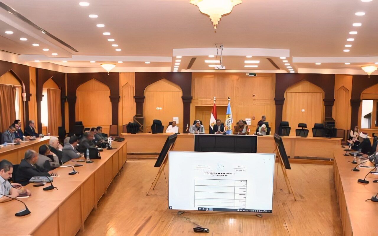 جامعة الأزهر توجه بالاهتمام بالمقررات الدراسية لطلاب الدمج.. صور