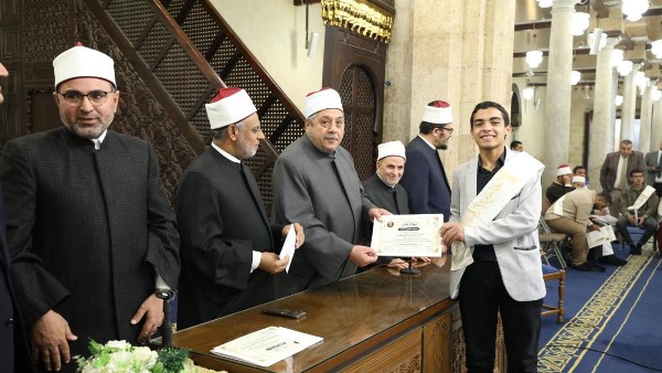 أحمد تامر في الصدارة.. جوائز وأسماء الفائزين في مسابقة «القارئ الفقيه» بالجامع الأزهر.. صور