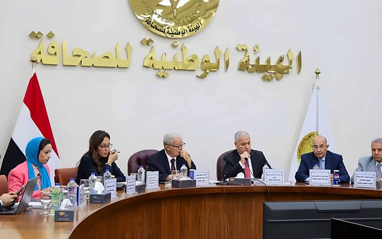 تفاصيل آخر اجتماعات حسين عيسى مع الصحف القومية لمتابعة خطة إعادة الهيكلة