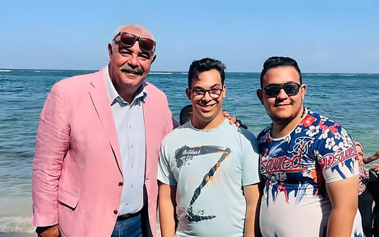 شاطئ المندرة يستقبل 100 مشارك من ذوي الهمم ضمن برنامج “اعرف بلدك”