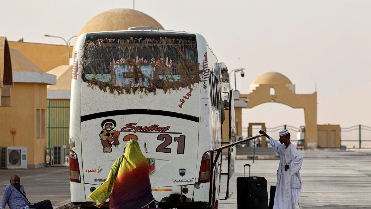 مصر توقف عبور الشاحنات للسودان لأجل غير مسمى