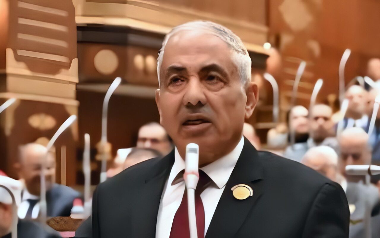 العوضي يطالب بمعارض دائمة للسلع في جميع مراكز الجمهورية