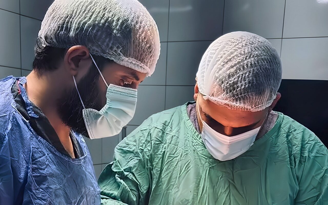 نجاح فريق طبي بميت غمر المركزي في إجراء جراحة دقيقة لإعادة عظام الجبهة لموضعها