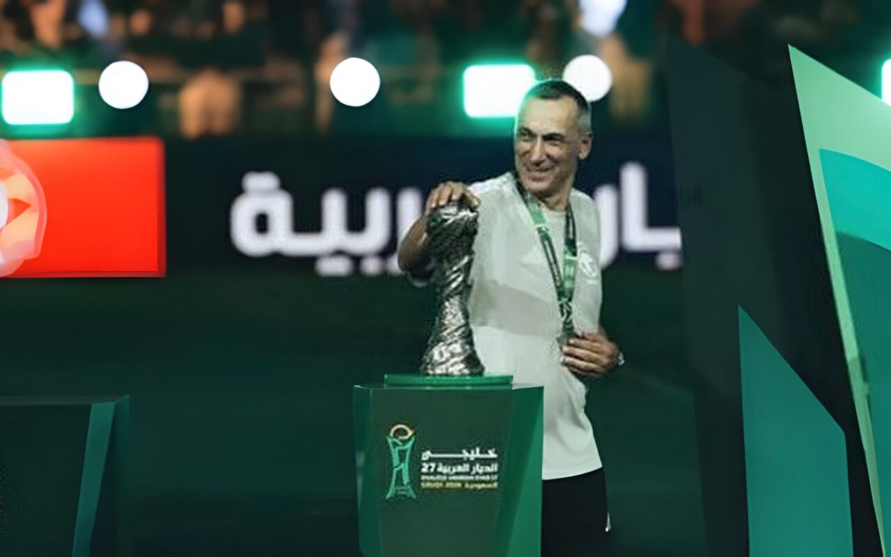 الاتحاد السعودي يحسم مصير دونيس بعد التتويج بـ«خليجي 27»