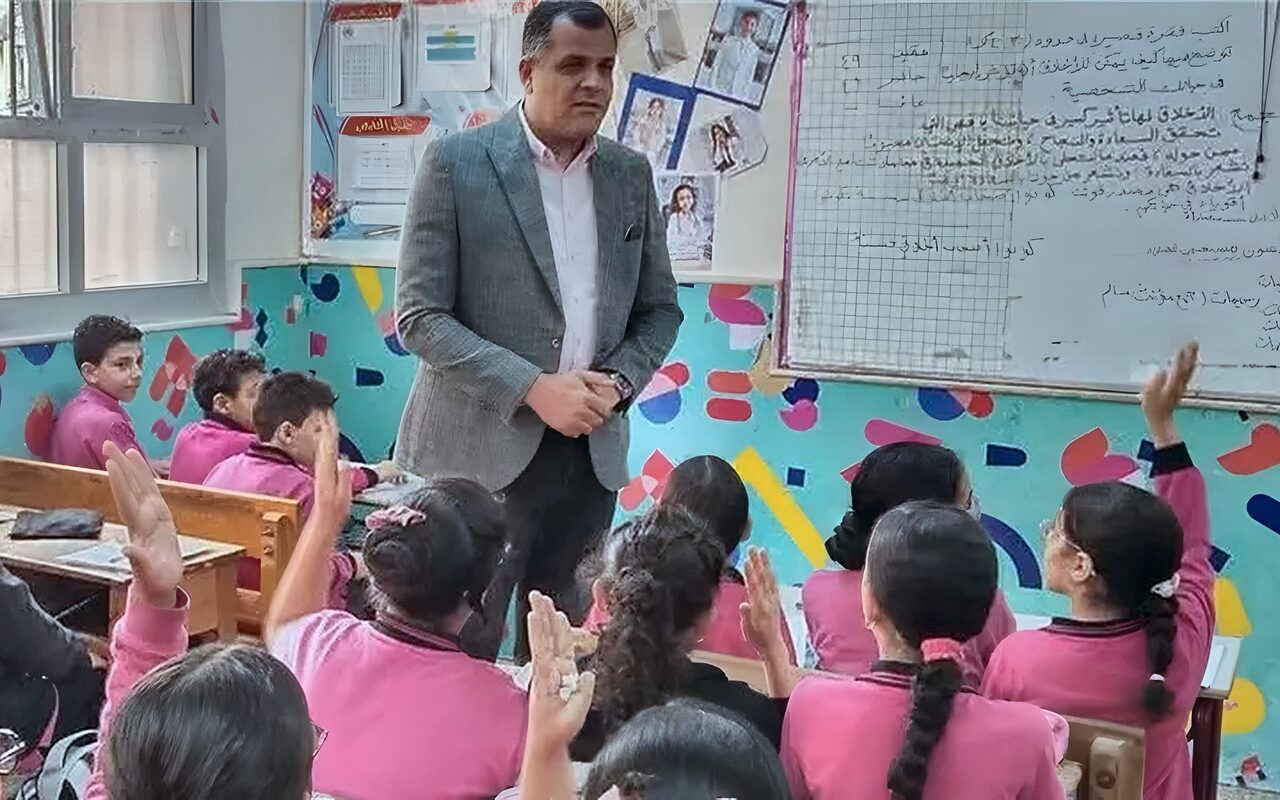 وكيل التعليم بدمياط يتفقد امتحانات شهر أكتوبر بمدرسة اللغات الرسمية