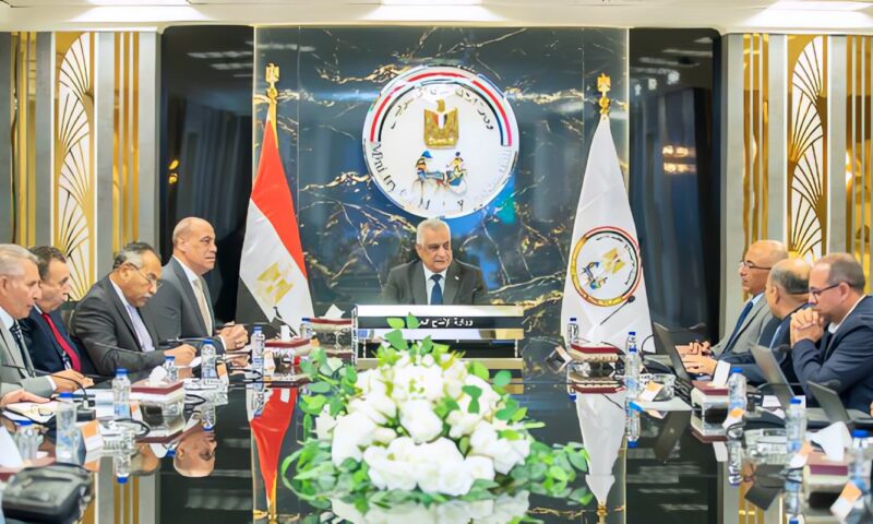 وزير الإنتاج الحربي يوجه بسرعة تنفيذ مشروعات حياة كريمة بالمحافظات