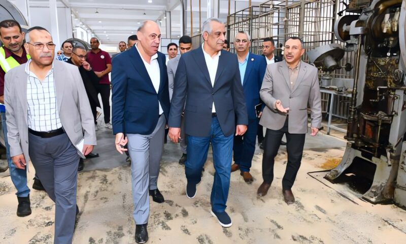 من أول طلقة ذخيرة مصرية إلى التصنيع الحديث.. وزير الإنتاج الحربي يتفقد مصنع 27